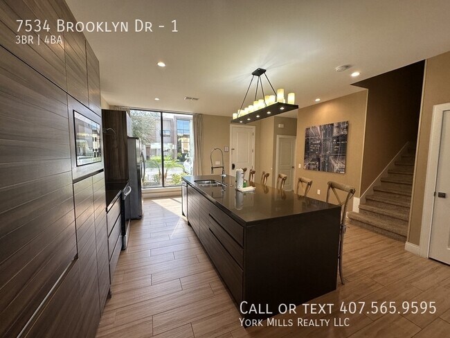 Building Photo - 7534 Brooklyn Dr