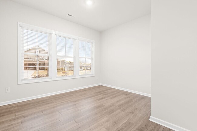 Building Photo - Amazing Durham Location - Easy commute to RTP, Brier Creek