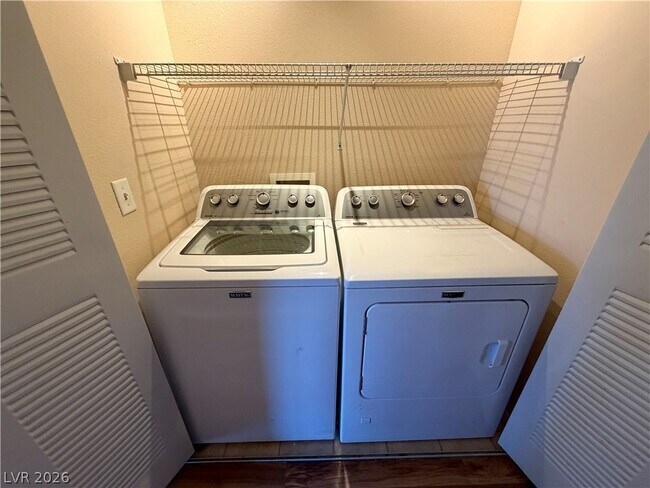 Building Photo - 5650 E Sahara Ave