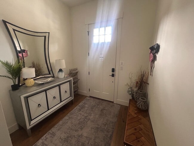 Building Photo - 307 Talons Dr