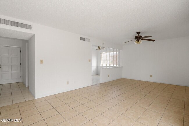 Building Photo - 2117 Anise Dr