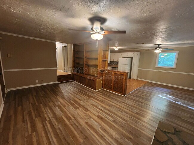 Building Photo - 3856 Cindy Dr