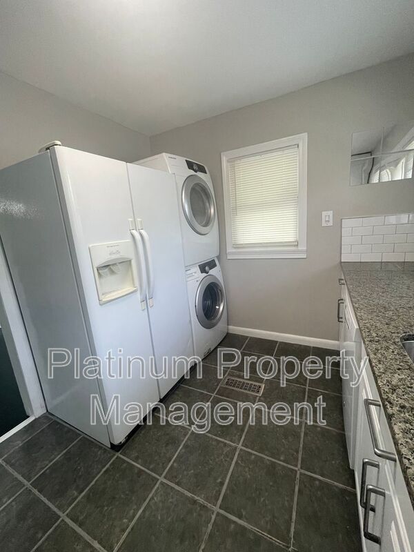 Building Photo - 3485 Maplehurst Dr