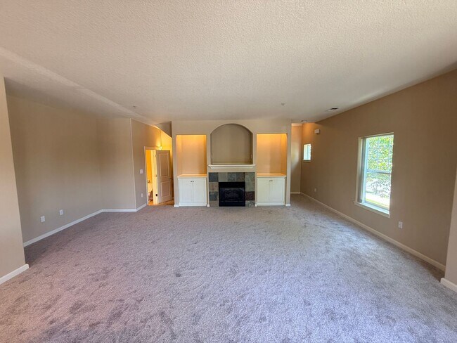 Building Photo - 1050 SW 170th Ave