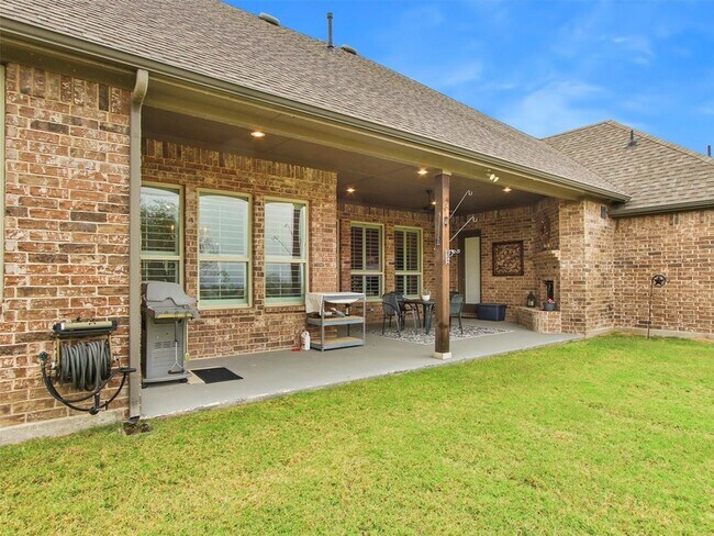 Building Photo - 2101 Tapadero Ln