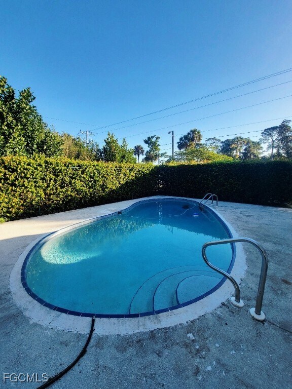 Building Photo - 25 Maple Ave N