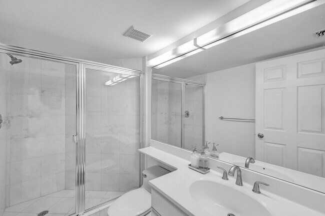 Building Photo - 3500 Mystic Pointe Dr