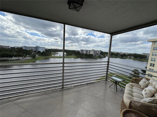 Building Photo - 3095 N Course Dr