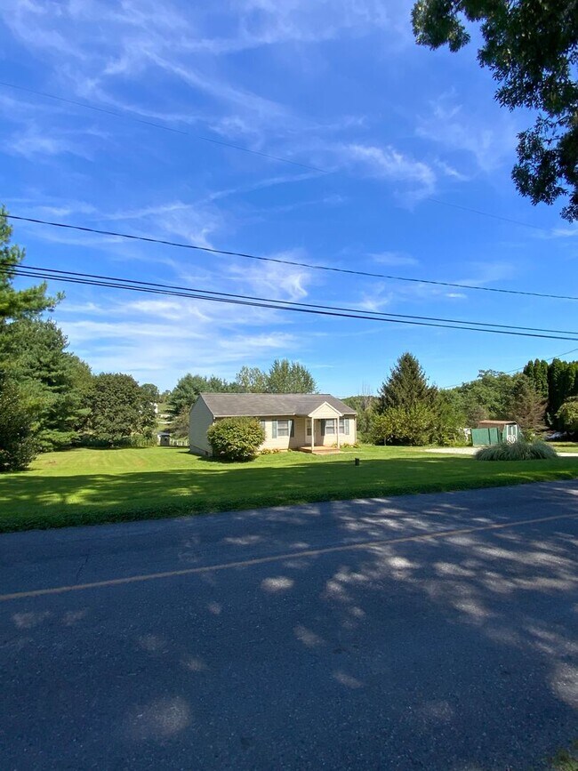 Building Photo - 390 Pine Grove Rd