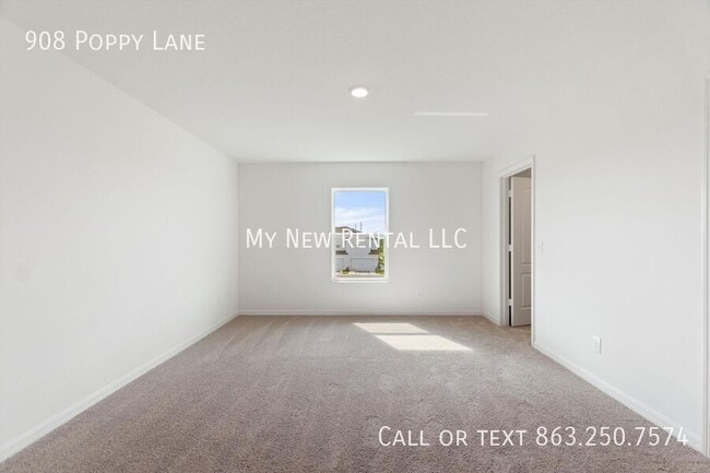 Building Photo - 908 Poppy Ln