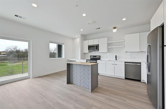Building Photo - 100 Mockingbird Ln W