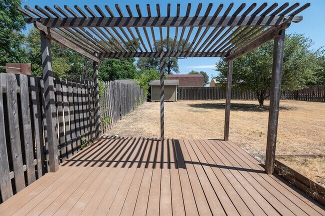 Building Photo - 608 Old Manchaca Rd