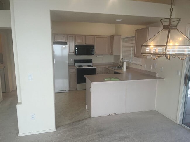 Building Photo - 55+ 2 Bed 2 bath home!