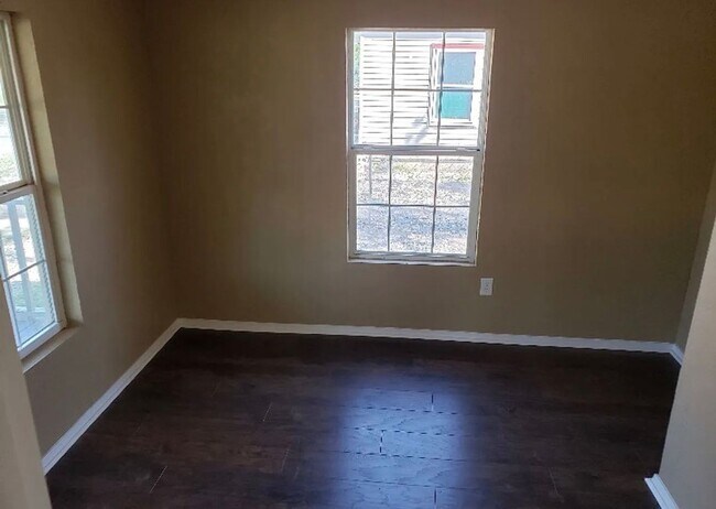 Building Photo - 2 Bed / 1 Bath Home for Rent – $1,000/mo + $1,000 Deposit