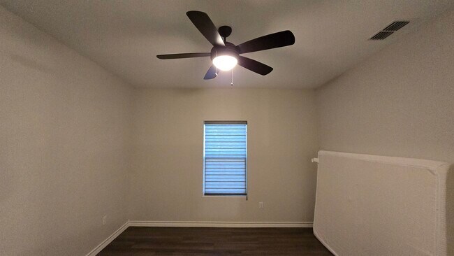 Building Photo - 6007 Vero Dr