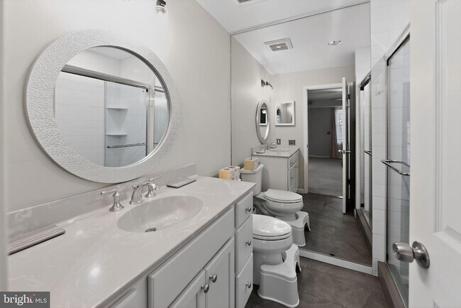 Building Photo - 933 Washington Pl