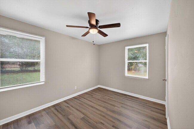 Building Photo - 1111 Alderman St NE