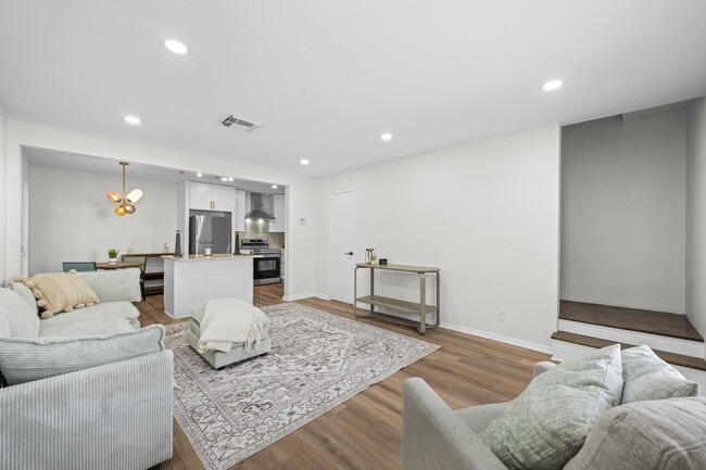 Building Photo - 2012 Brun St