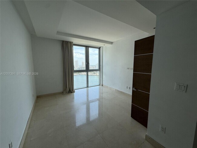 Building Photo - 1331 Brickell Bay Dr