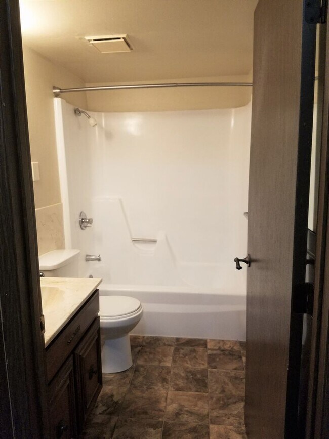 Building Photo - 936 Molello 410-414 W 14th Street