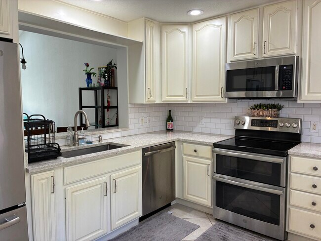 Building Photo - 7895 La Mirada Dr