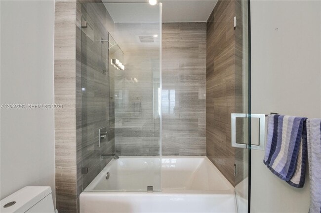 Building Photo - 1300 Brickell Bay Dr