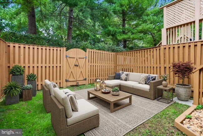 Building Photo - 5834 Waterdale Ct