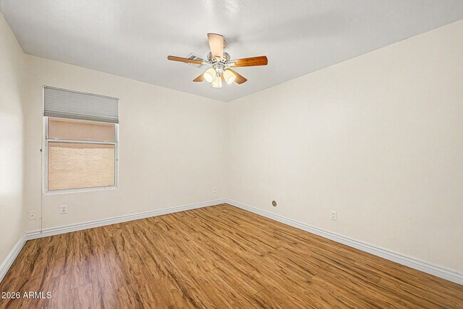 Building Photo - 678 W Fremont Dr
