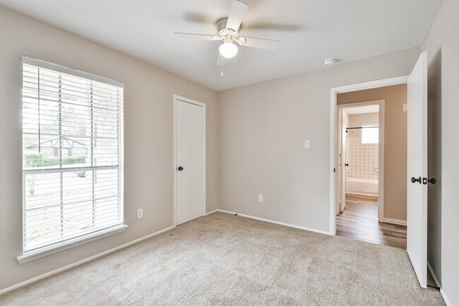 Building Photo - 6103 Fallengate Dr