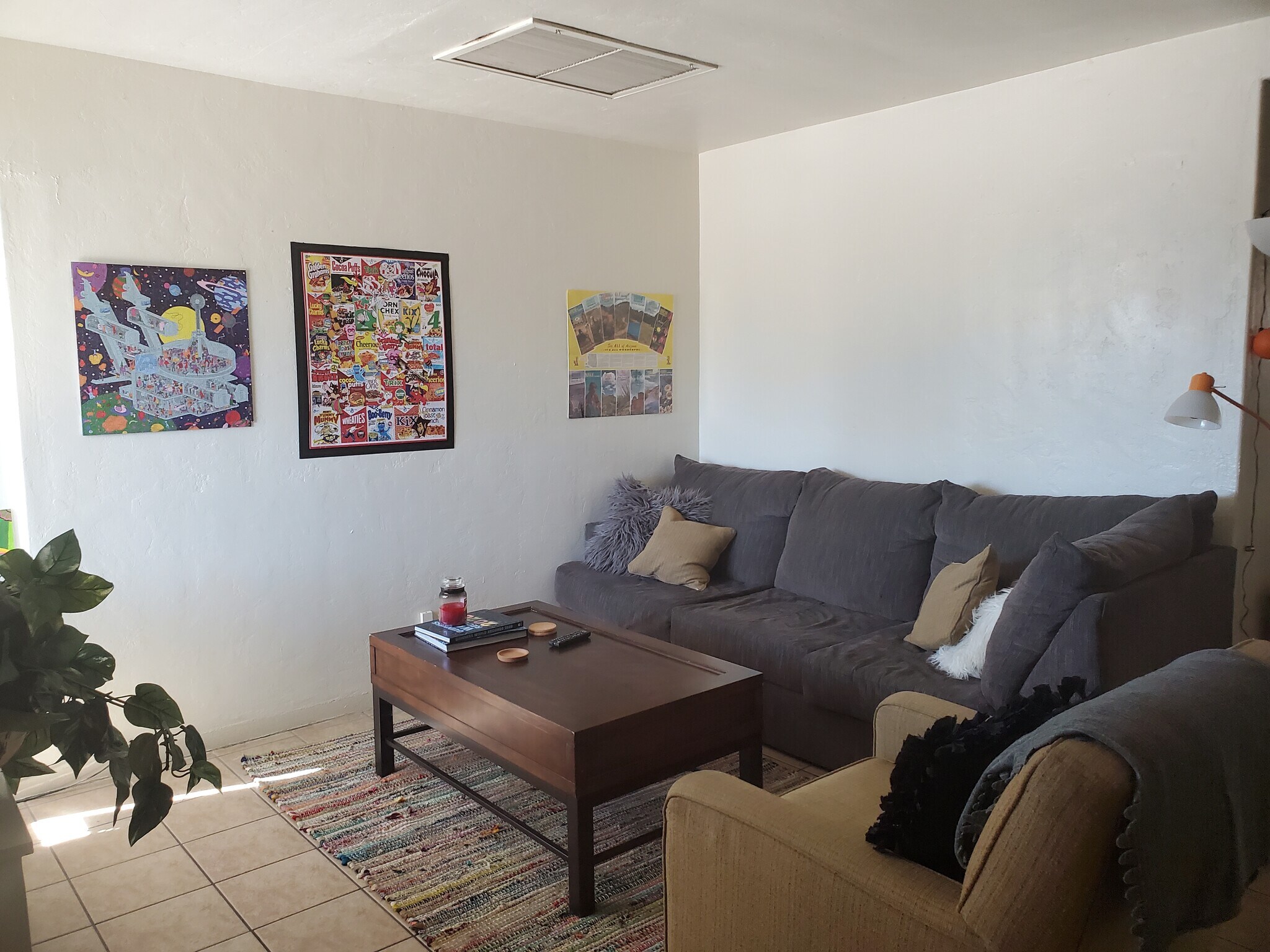 Building Photo - 1727 E 9th St