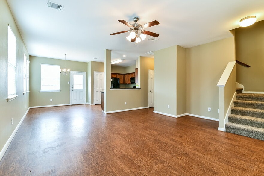 Building Photo - 2703 Sleepy Knoll Dr