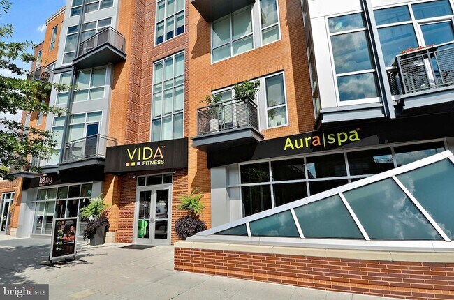 Building Photo - 1343 Q St NW