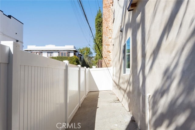 Building Photo - 1375 N Mentor Ave