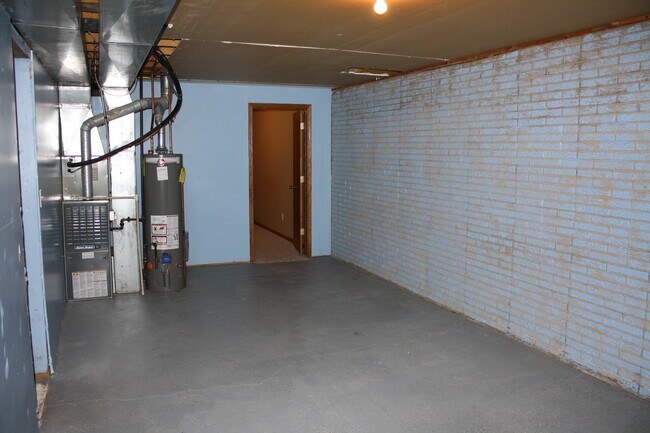 Building Photo - 1806 W 40th St