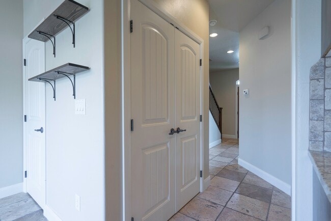 Building Photo - Upgraded 3 Bedroom Townhome in Desirable Southgate Community