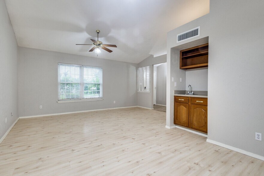 Building Photo - 3029 Yorkshire Ct