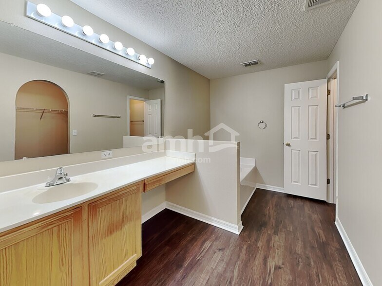 Building Photo - 11971 Cherry Creek Rd