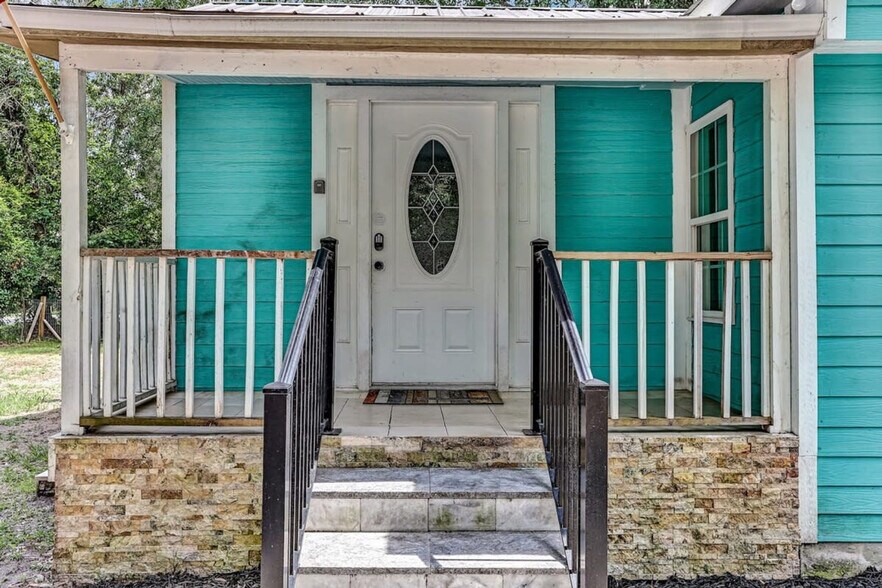Building Photo - 561 Mendel Ave