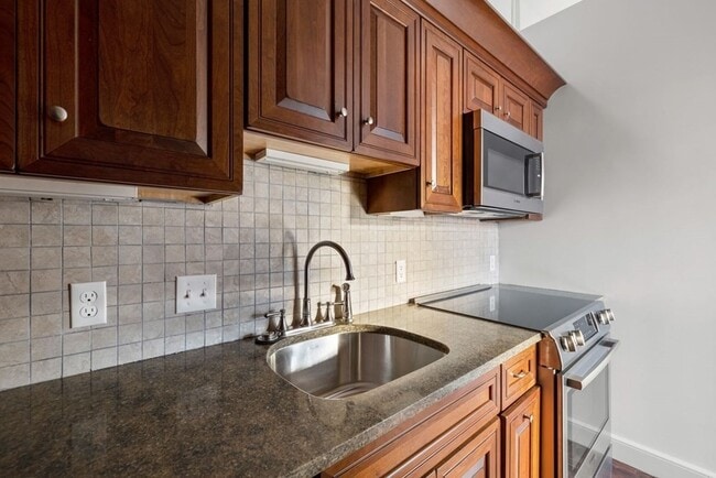 Building Photo - 32 Hancock St