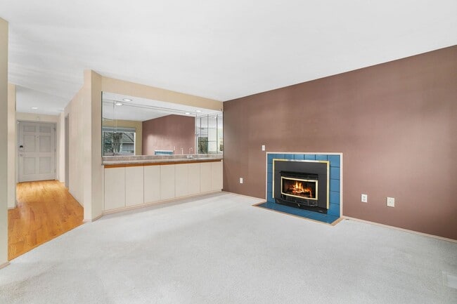 Building Photo - Beautiful 3 Bedroom Home in Bridle Trails