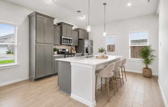 Building Photo - 8018 Fijian Cypress Dr