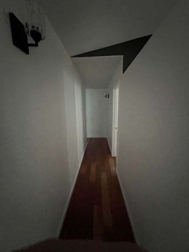 Building Photo - Executive Rental