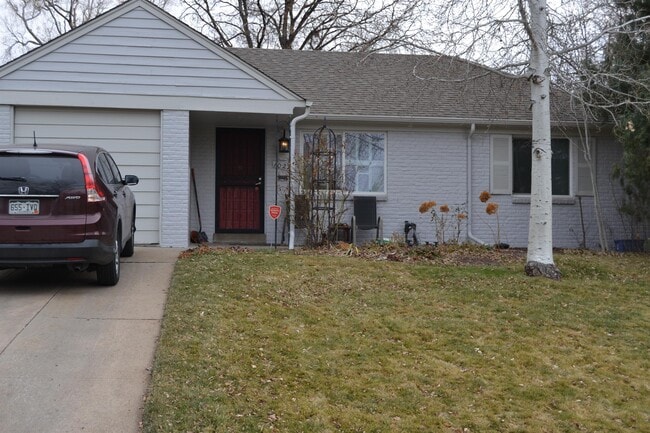 Building Photo - 1022 Pontiac St