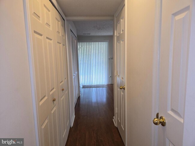 Building Photo - 206 Park Brook Ct