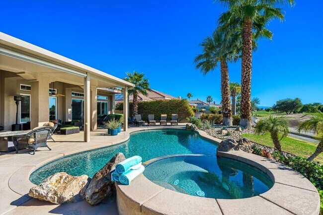 Building Photo - 96 Vía Bella