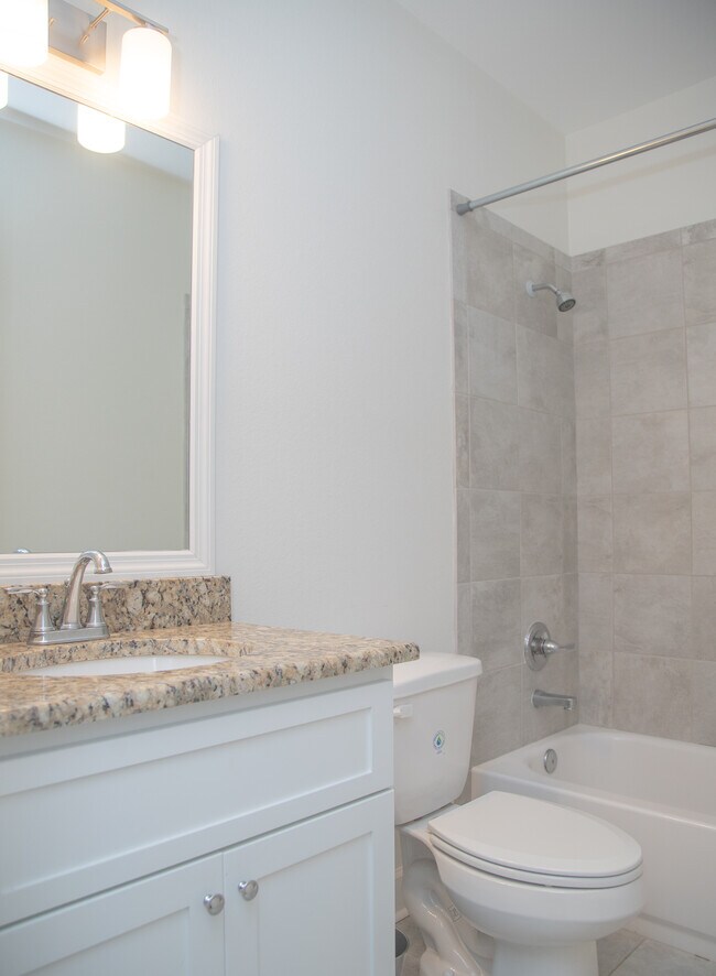 Building Photo - 2284 Lexington Parc Dr