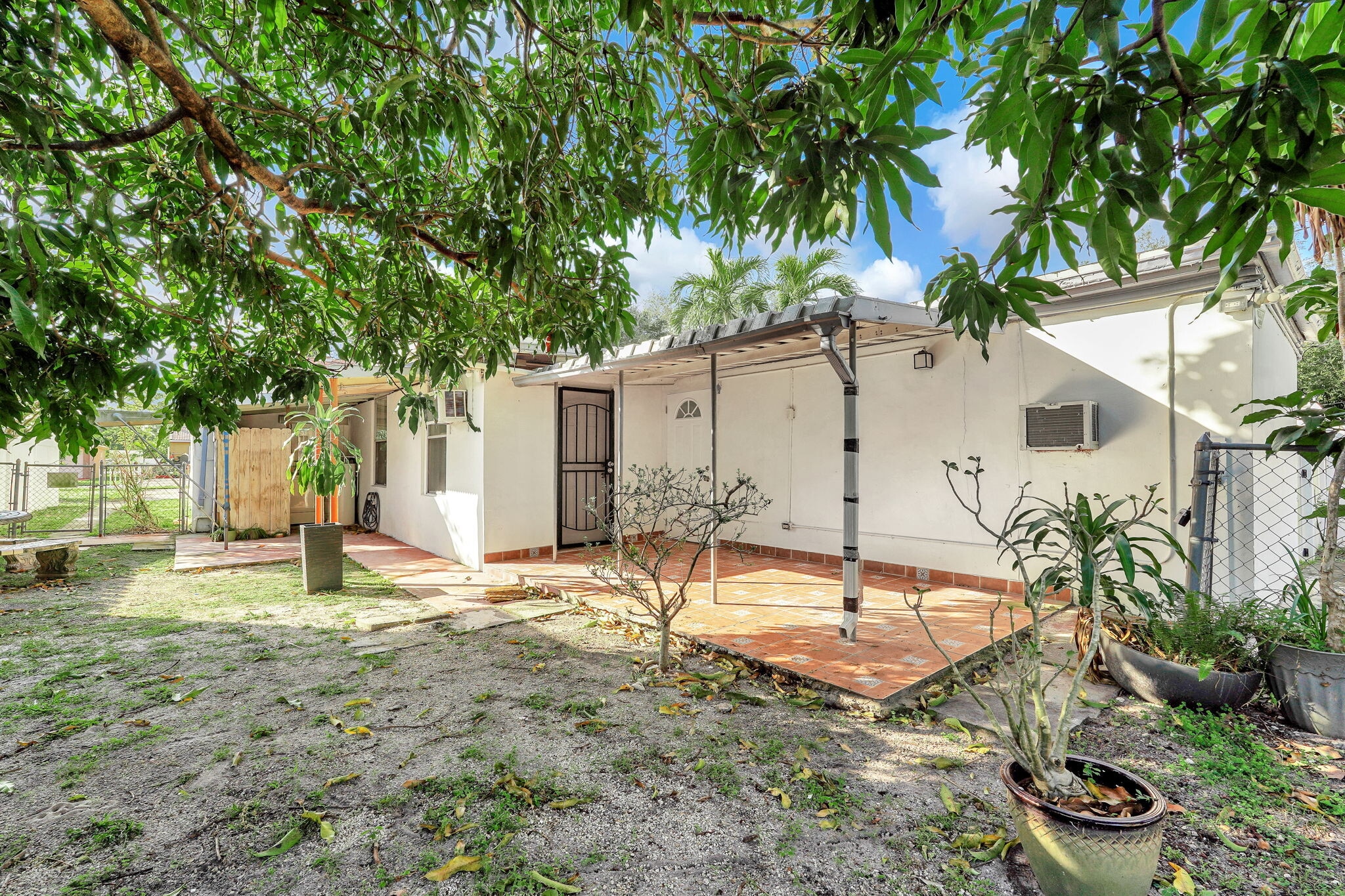 Building Photo - 2419 Coolidge St