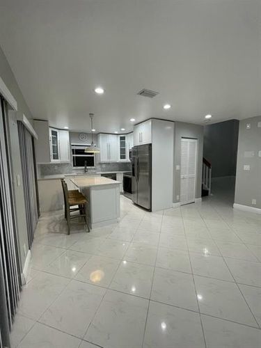 Building Photo - 6235 Vista Del Mar