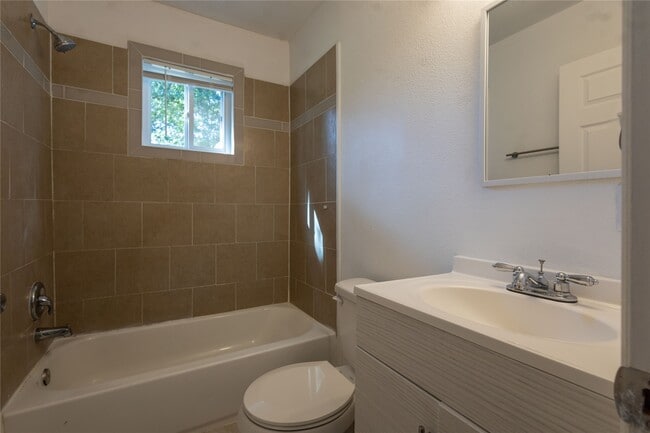 Building Photo - 2978 Goliad St