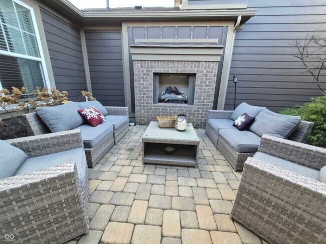 Building Photo - 14221 James Dean Dr